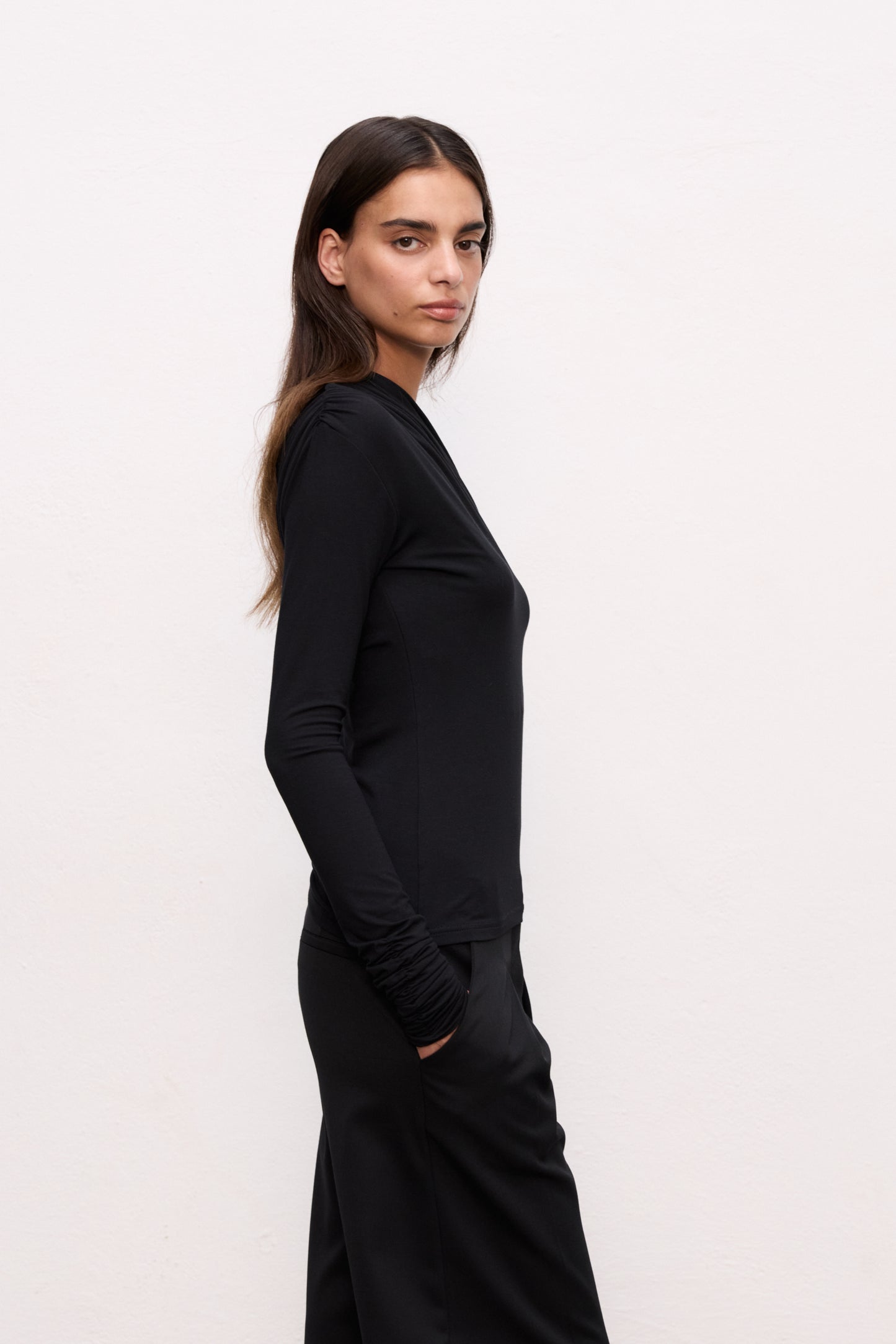 ASYMMETRIC LONGSLEEVE
