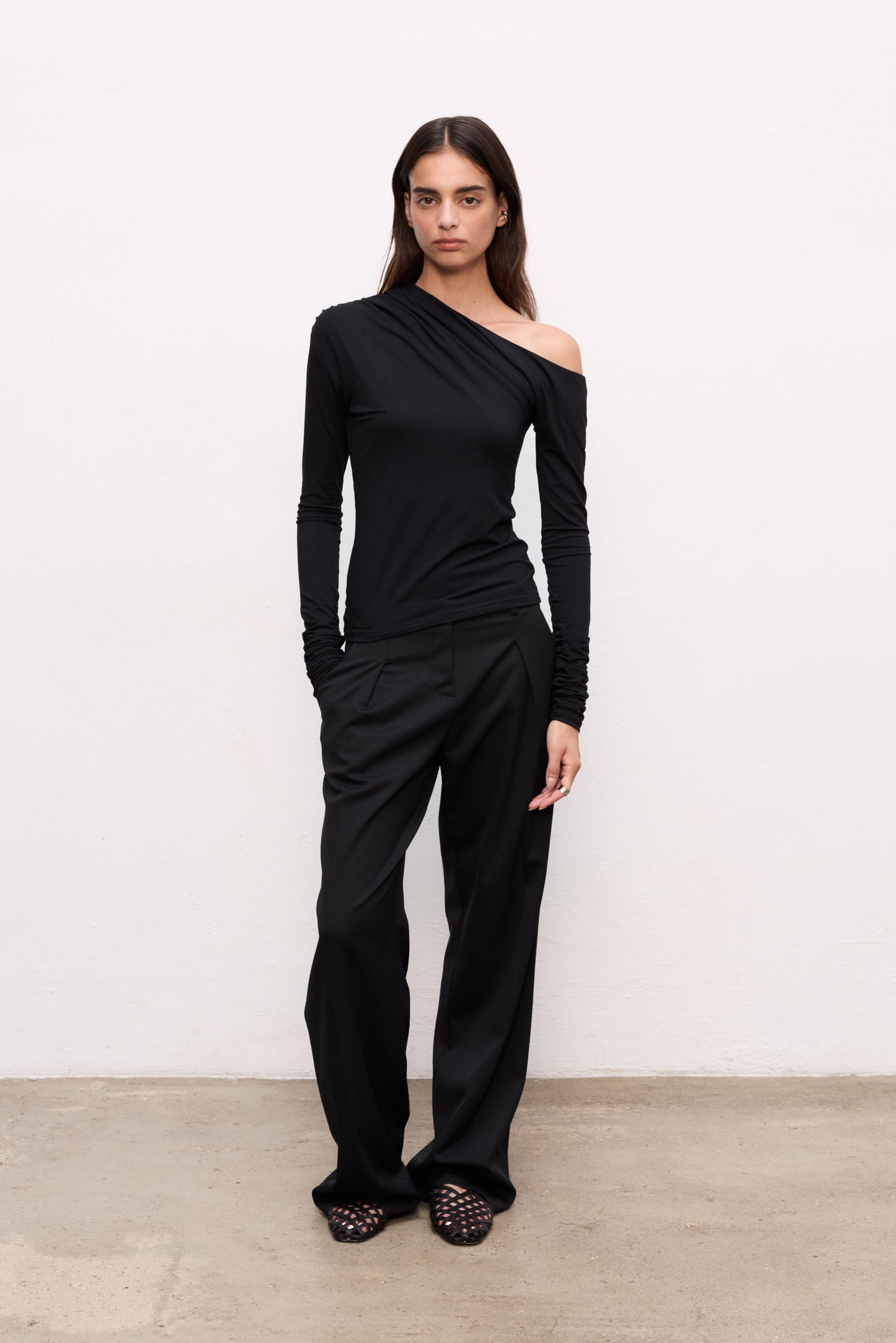 ASYMMETRIC LONGSLEEVE