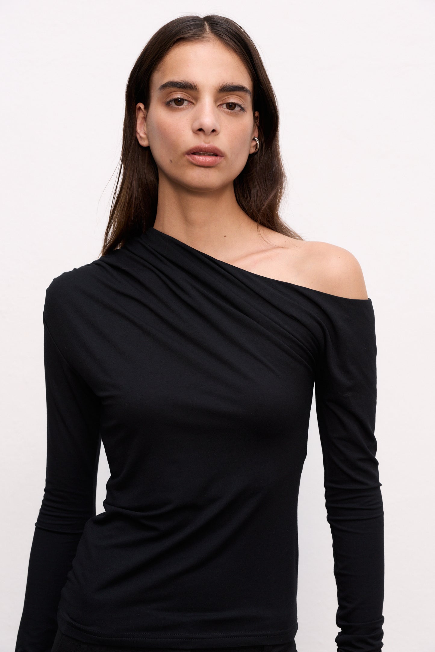 ASYMMETRIC LONGSLEEVE