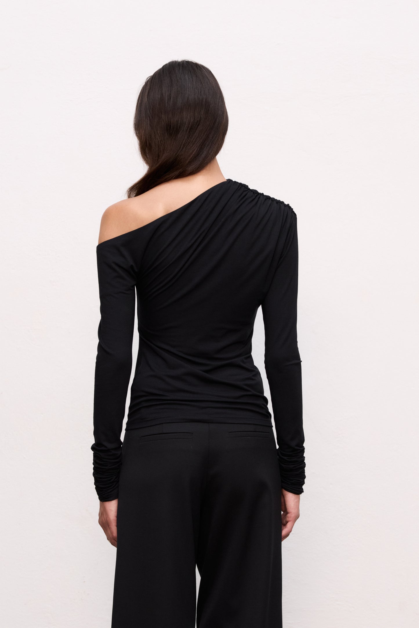ASYMMETRIC LONGSLEEVE